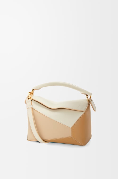 LOEWE Bolso Puzzle pequeño en piel de ternera Angora/Beige Empolvado/Dorado