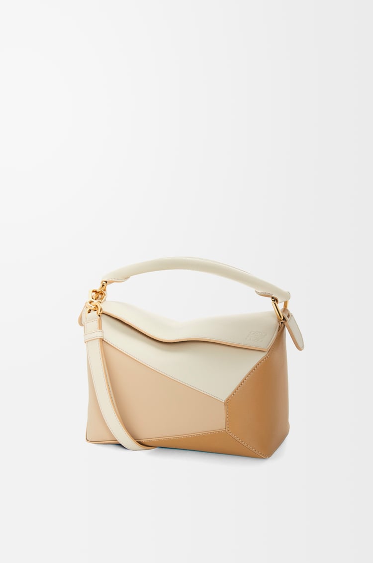 LOEWE Bolso Puzzle pequeño en piel de ternera Angora/Beige Empolvado/Dorado