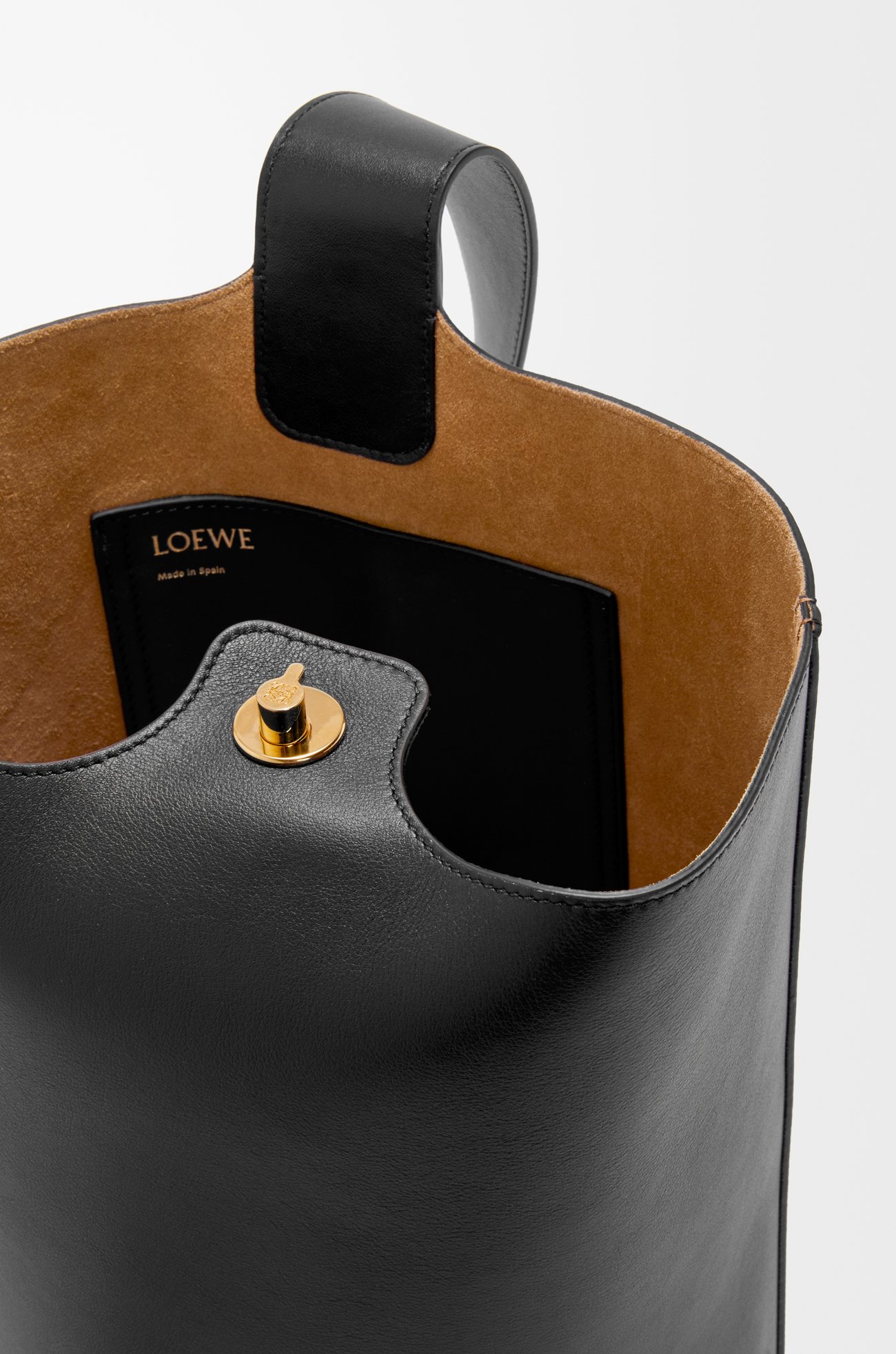 LOEWE Borsa Pebble Bucket media in pelle di vitello liscia Nero
