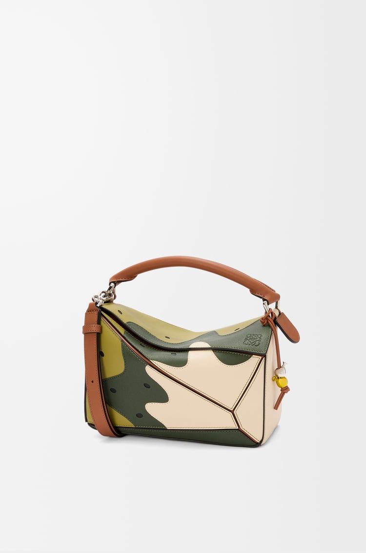 LOEWE Puzzle 10 Paula’s Ibiza Kiwi re-edition bag in classic calfskin Green