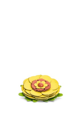LOEWE Pansy stud flower in classic calfskin Yellow plp_rd