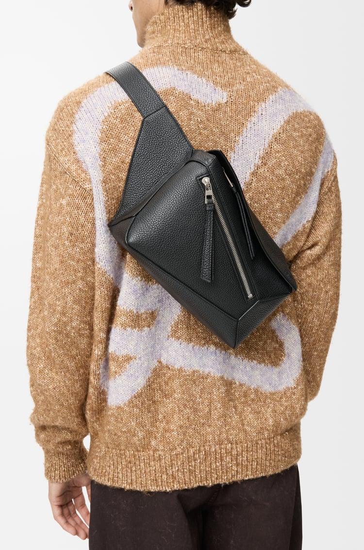 LOEWE Riñonera Puzzle pequeña en piel de ternera Negro