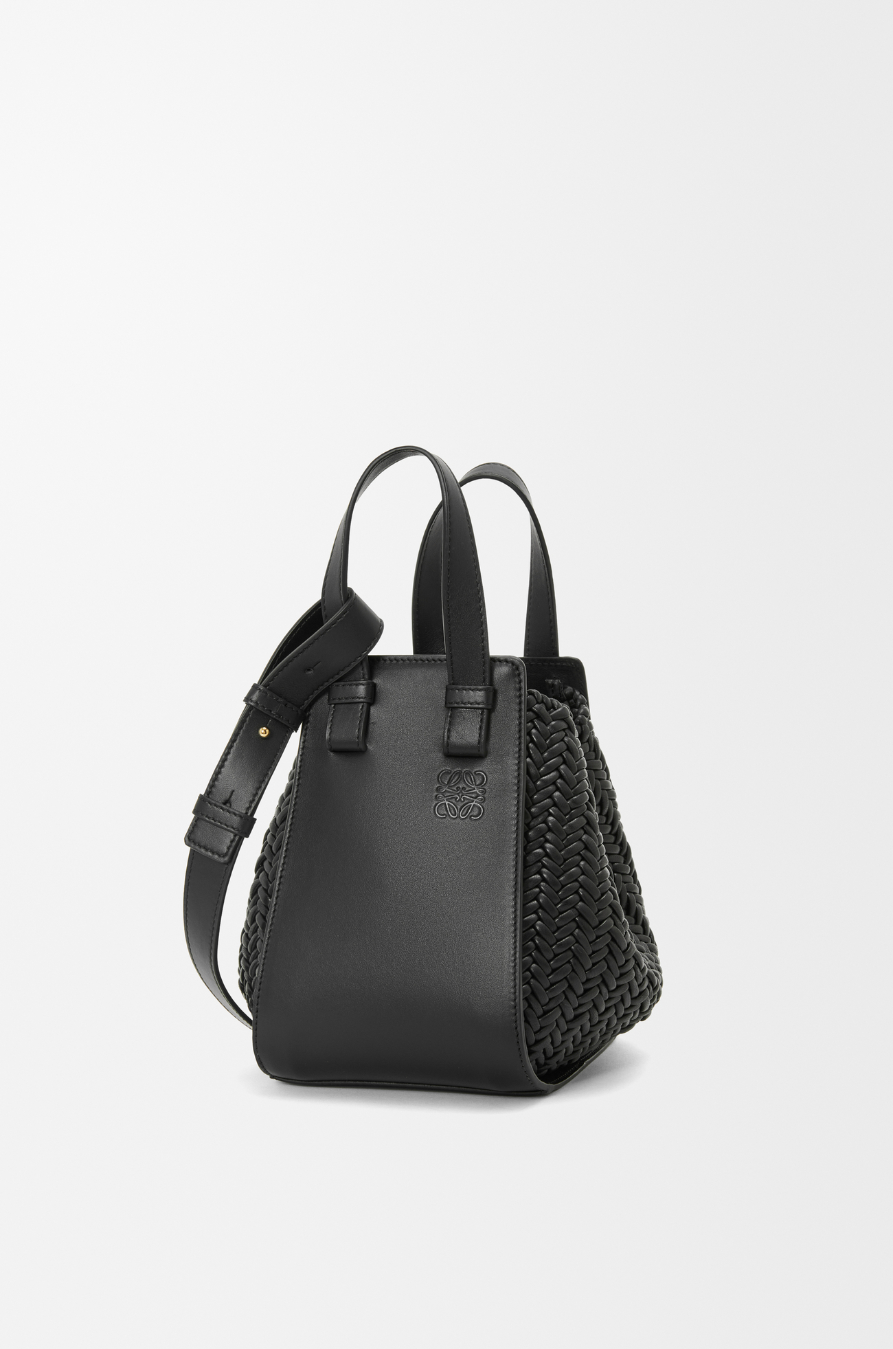 LOEWE Bolso Hammock Compact en piel de ternera Negro plp_rd