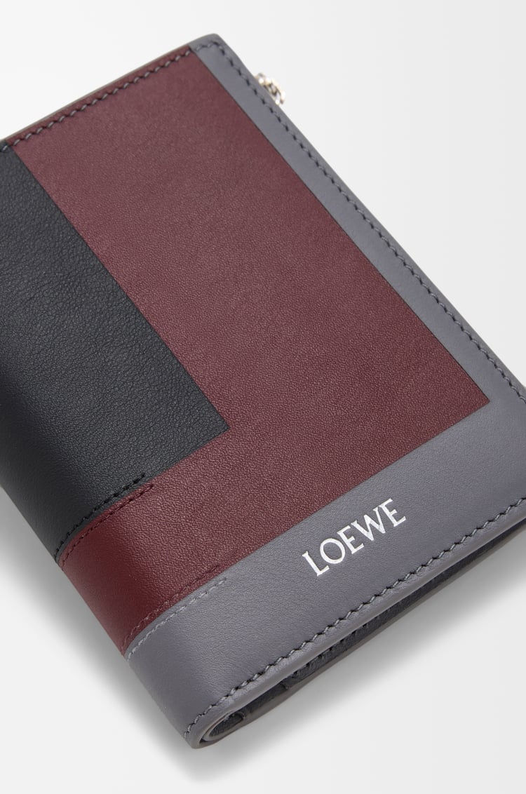 LOEWE Schlanke kompakte Brieftasche aus Nappa-Kalbsleder Ardesia/Tiefes Rubinrot
