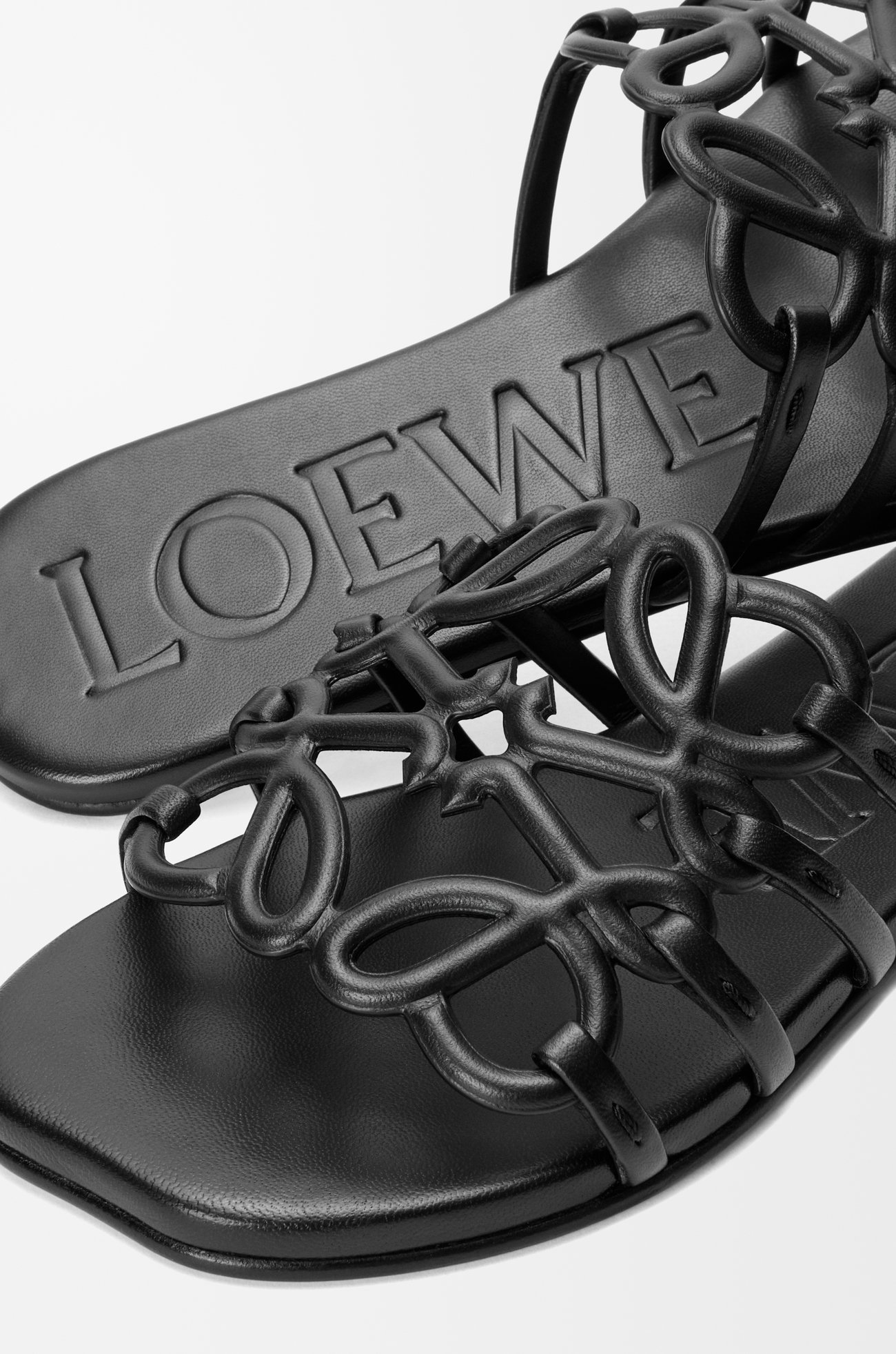 LOEWE Petal Anagram slide in soft calfskin Black plp_rd
