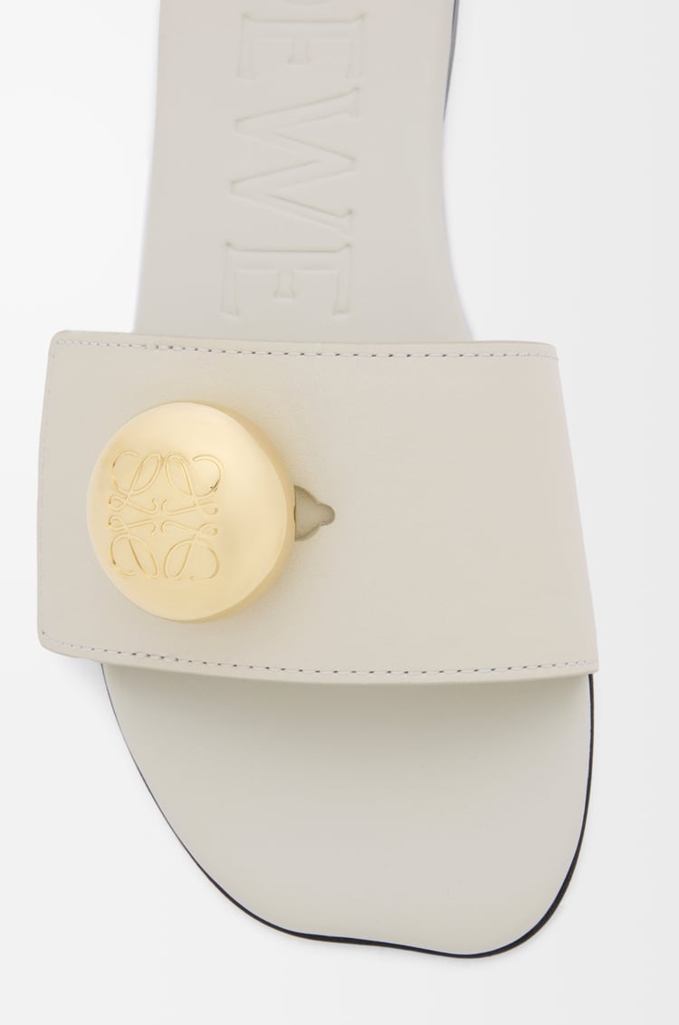 LOEWE Pebble 柔軟小牛皮涼鞋 海鹽色