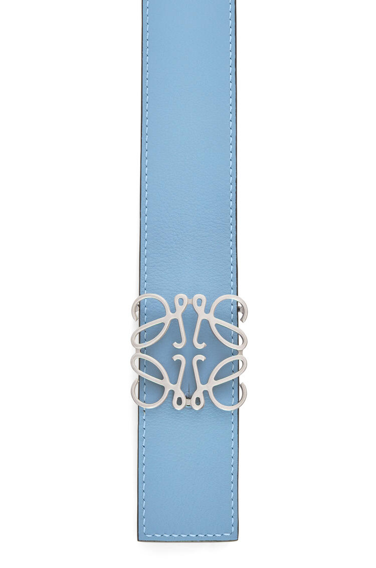 LOEWE Cinturón Anagram reversible en piel de ternera graneada Ónix/Azul/Paladio