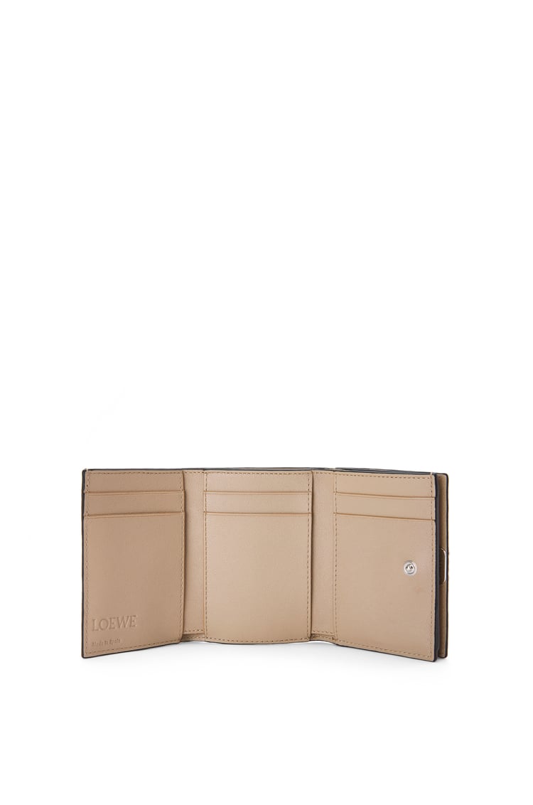 LOEWE 鹅卵石纹牛皮革 Anagram 三折钱包 沙色