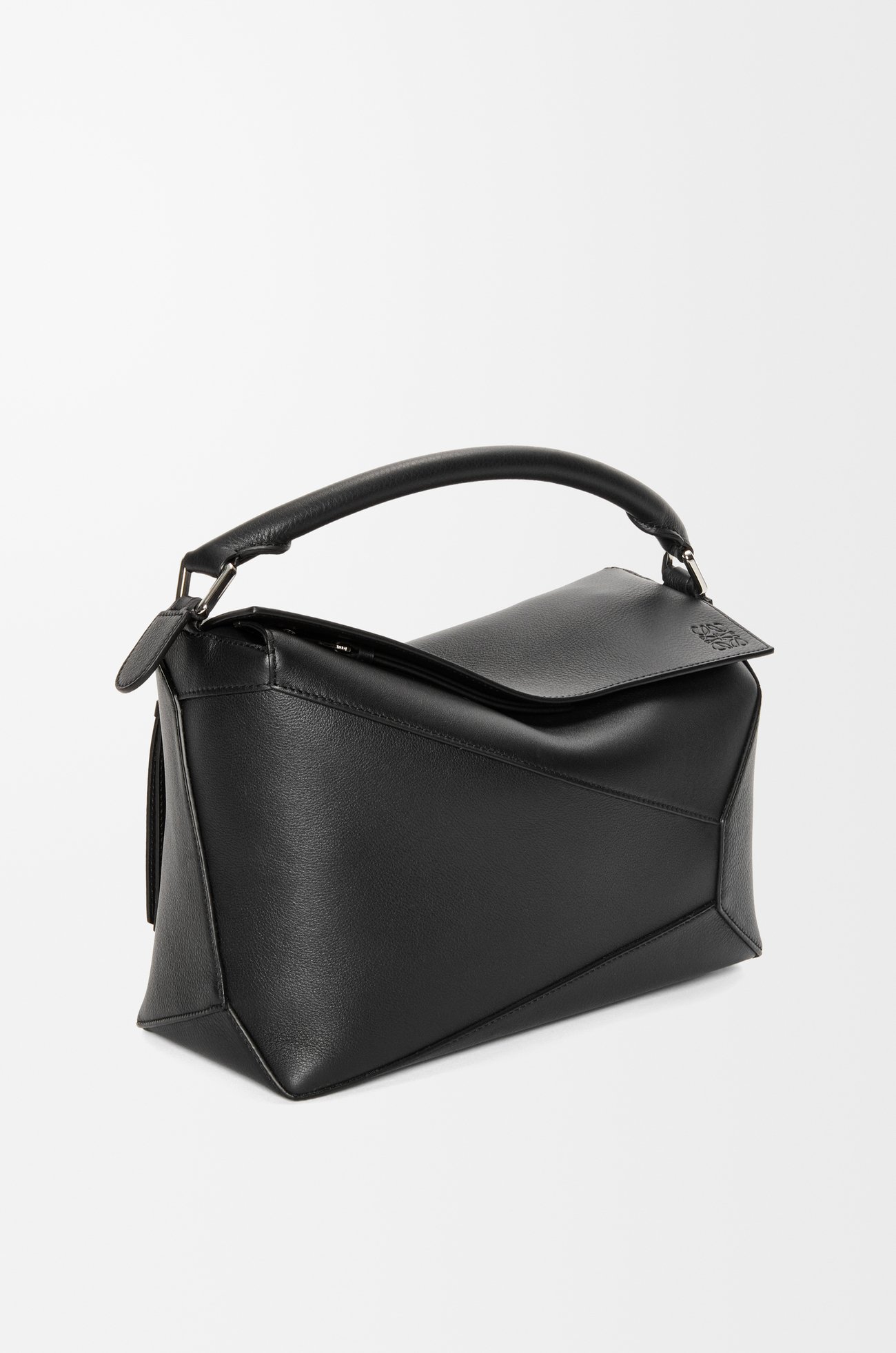 LOEWE Medium Puzzle Edge bag in classic calfskin Black