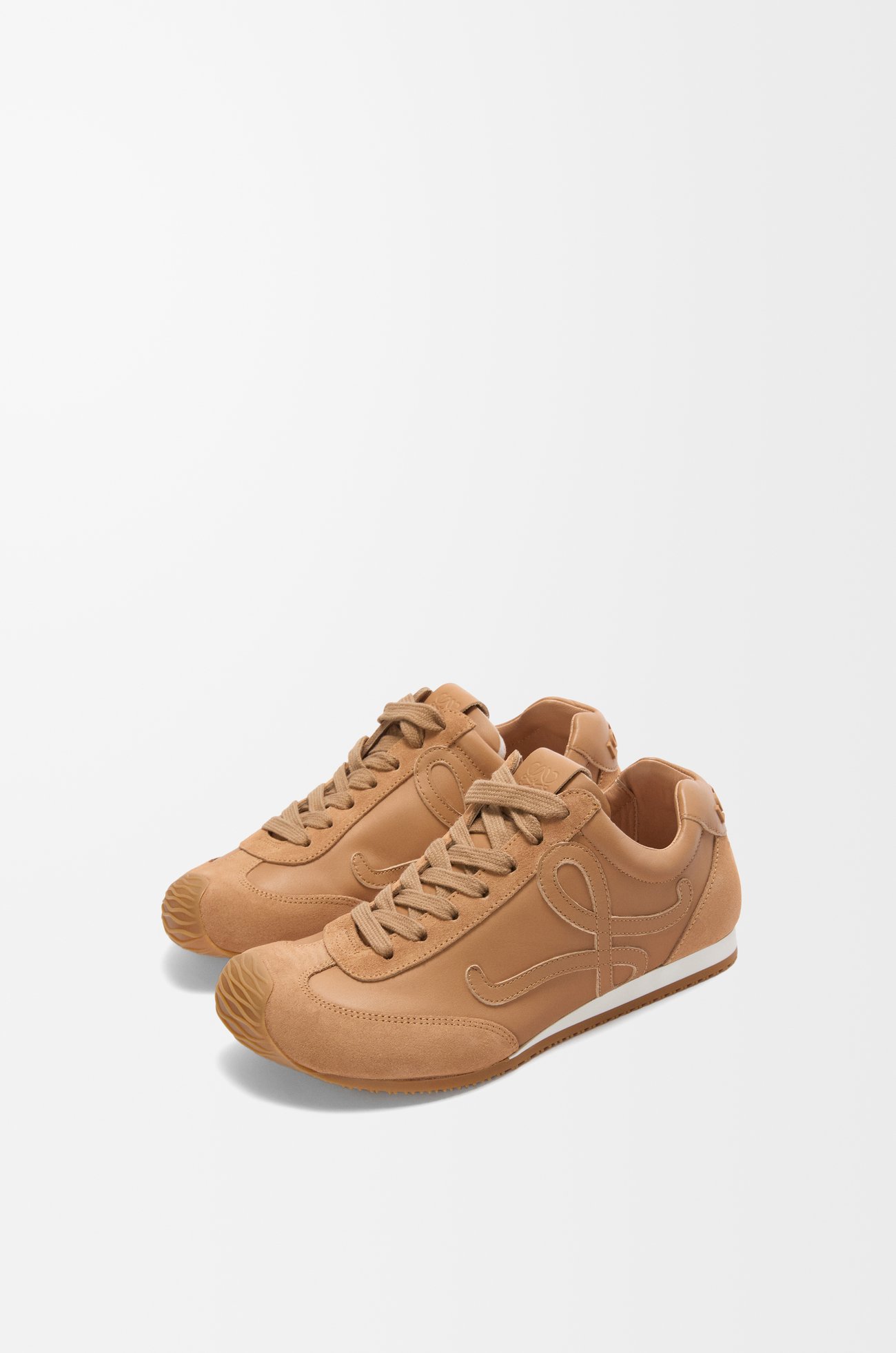 LOEWE Zapatilla Ballet Runner 2.0 en piel de ternera Canela