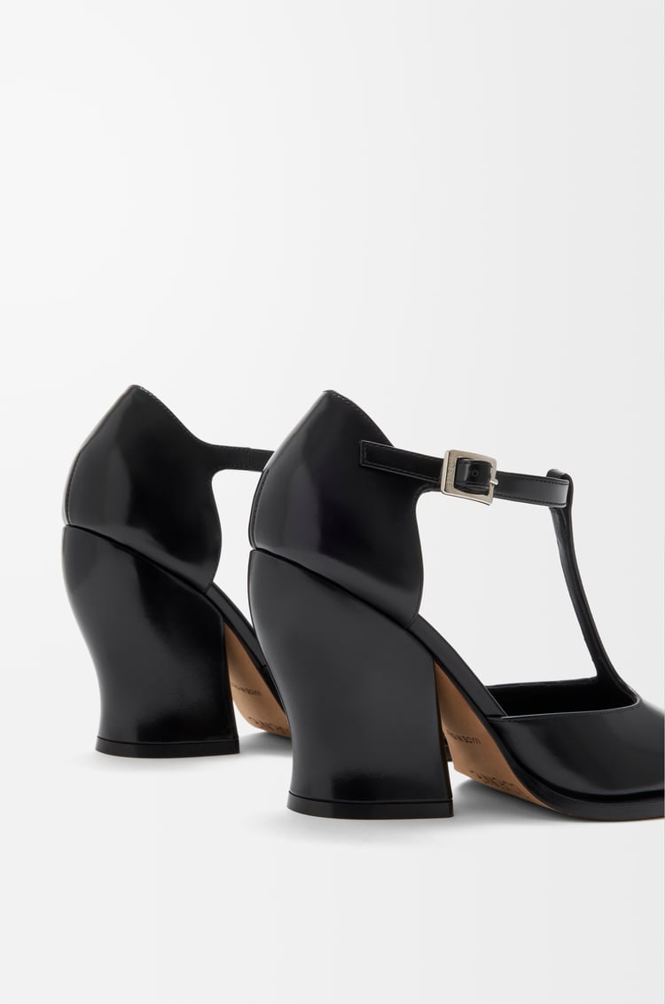 LOEWE Zapato de salón Onda con tira en T en piel de ternera Negro