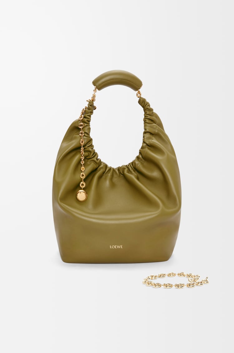 LOEWE Bolso Squeeze mediano en piel napa de cordero Oliva