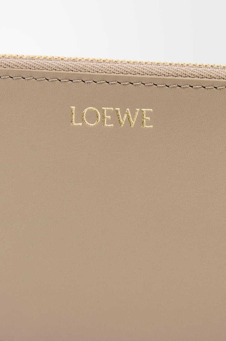 LOEWE Tarjetero-monedero Knot en piel napa de ternera Arena/Verde Tropical