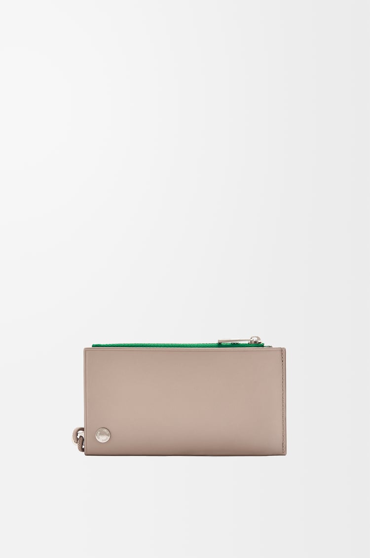 LOEWE Tarjetero-monedero Pebble Slider en piel napa de ternera Arena/Verde Tropical