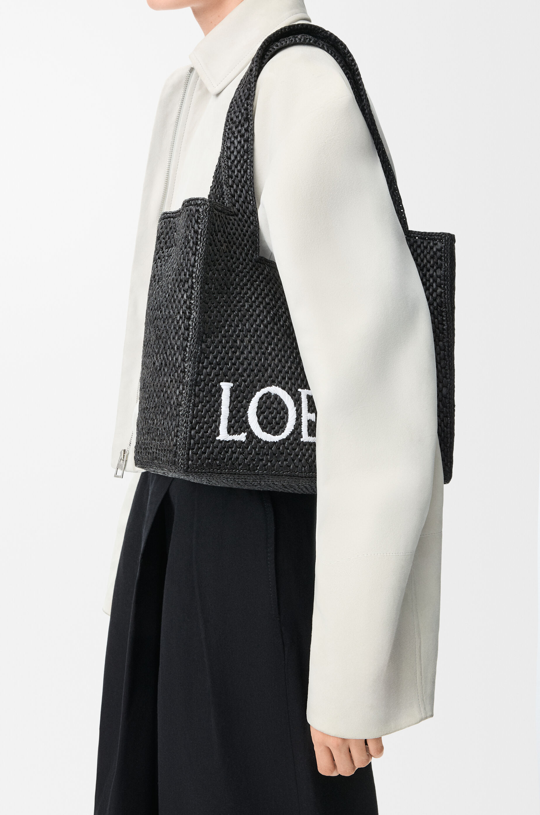 ロエベ　ラフィア　フォントトート　ブラック　スモール ロエベフォント トート スモール（ラフィア） ブラック - LOEWE