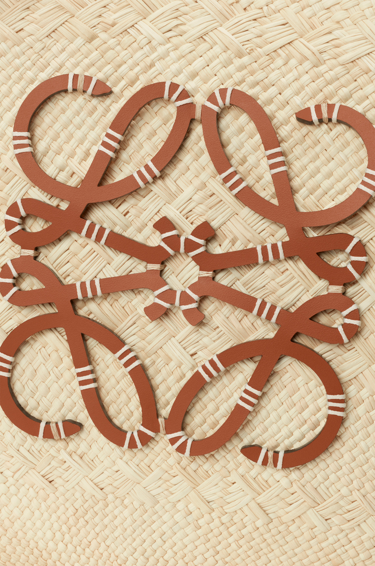 LOEWE アナグラム バスケットバッグ ミディアム（イラカヤシ&カーフ） ナチュラル/タン