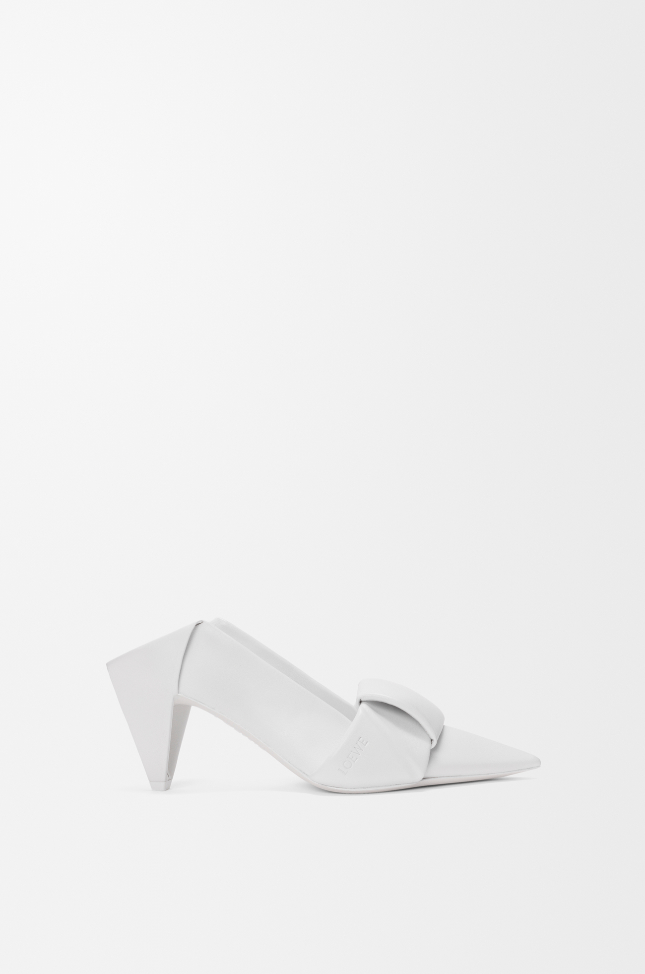 LOEWE Zapato de salón con talón plegable Origami en piel de cordero Blanco