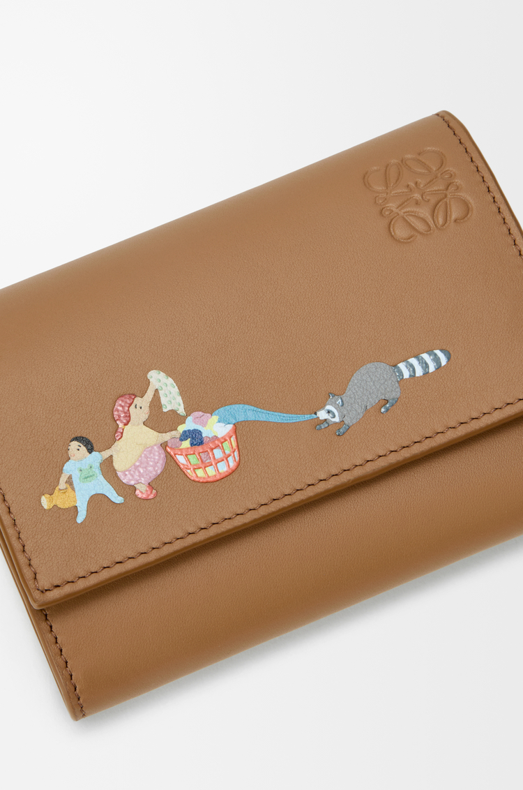 LOEWE アライグマ バーティカル ウォレット スモール（ナパカーフ） モカ
