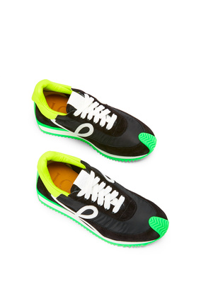 LOEWE Zapatilla Flow runner en ante y nailon Negro/Verde Neon plp_rd