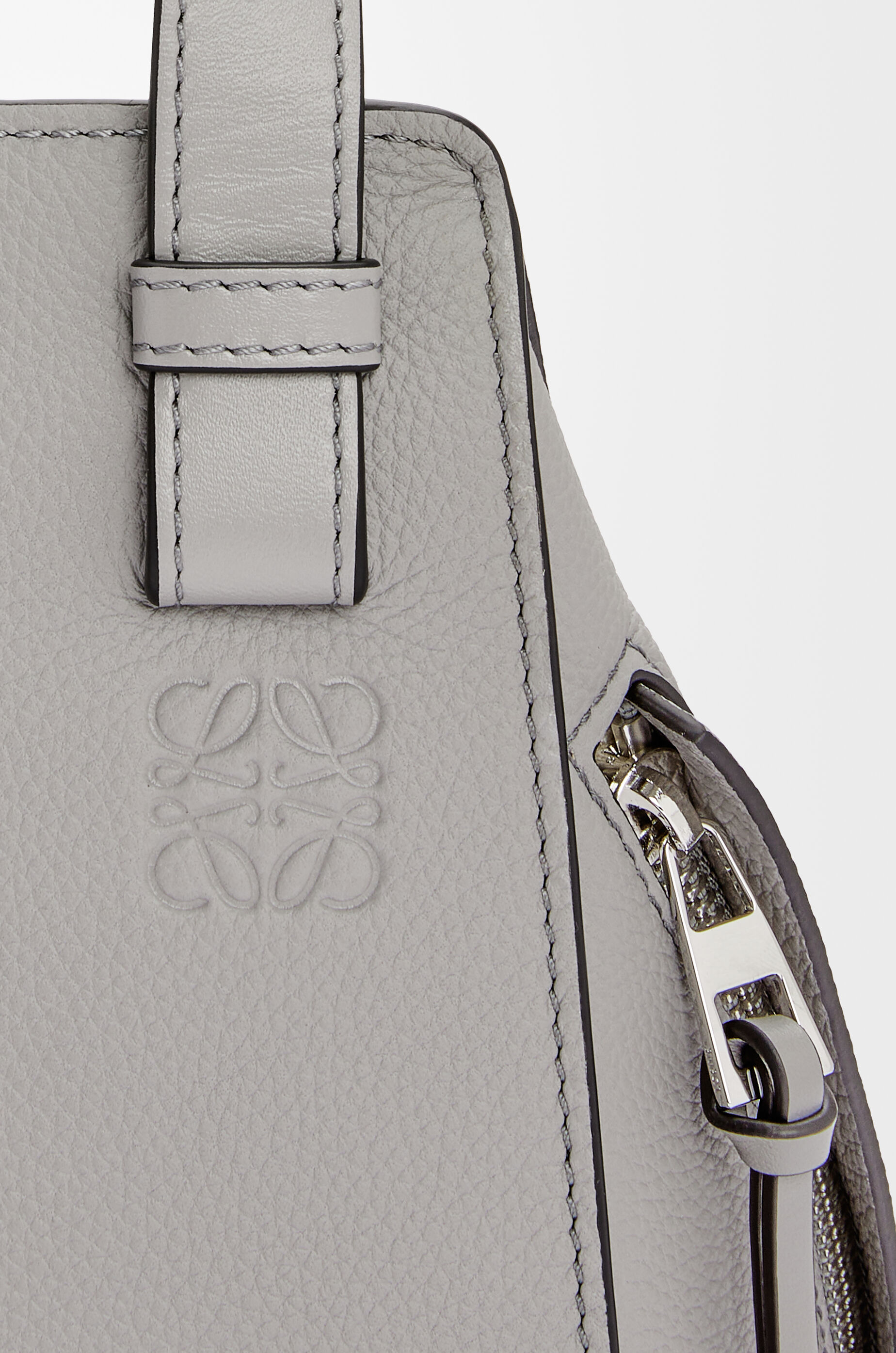 ハンモックバッグ コンパクト（ソフトグレインカーフ） グレー - LOEWE