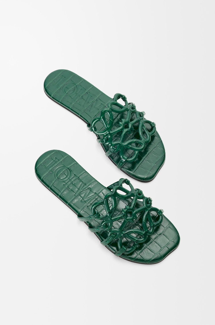 LOEWE Sandalia Petal Anagram en piel de ternera con grabado de cocodrilo Verde Esmeralda