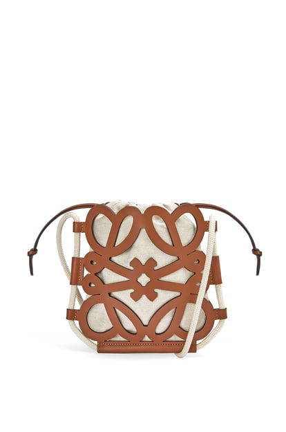LOEWE Anagram cut-out crossbody in classic calfskin and canvas 棕褐色/淺米色 plp_rd
