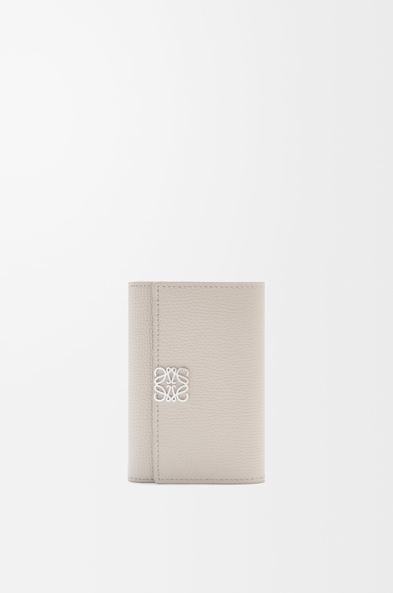 LOEWE アナグラム バーティカル ウォレット スモール（ペブルグレインカーフ） ライトゴースト