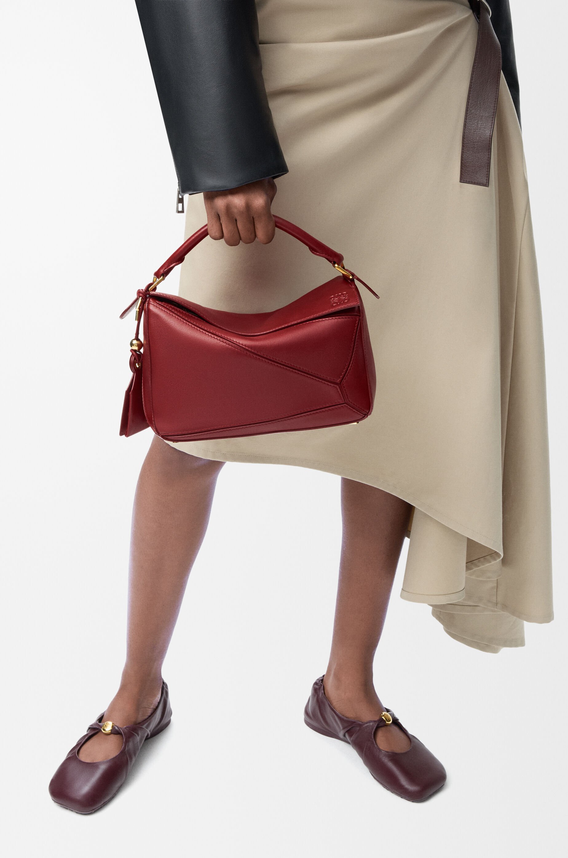 フェザーライト パズルバッグ スモール（ナパラム） レッド - LOEWE