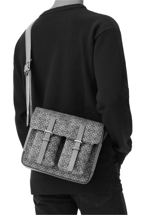 LOEWE Bolso satchel Military en piel de ternera con jacquard de Anagrama Verde Kaki/Bronceado plp_rd