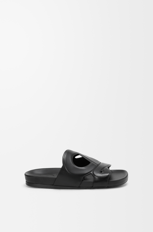 LOEWE Sandalia Ease Monogram en piel de ternera de curtido vegetal Negro