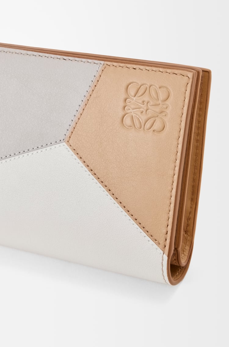 LOEWE Cartera compacta Puzzle en piel de ternera clásica Gris Claro/Beige Sedoso