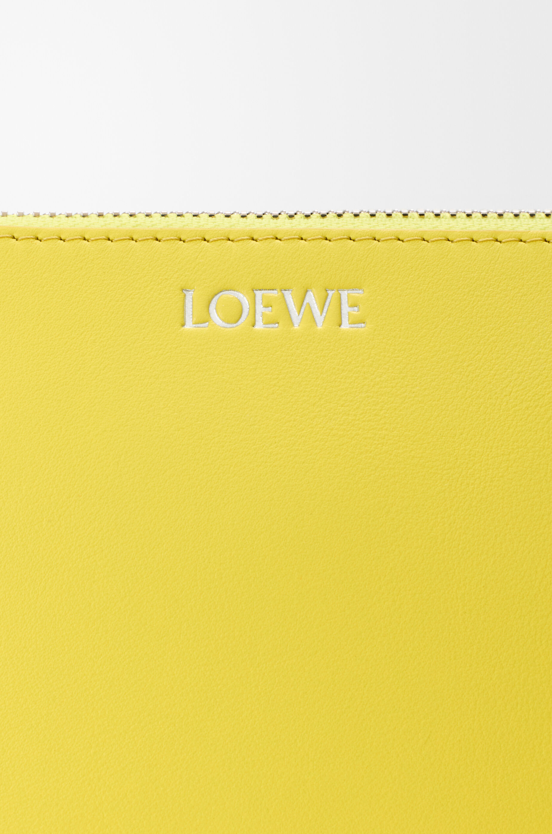 カレンダー+スケジュール Loewe Yellow Grained Leather AgendaCover Loewe ReIntroduces Sculptural Leather 'Landscape' Series