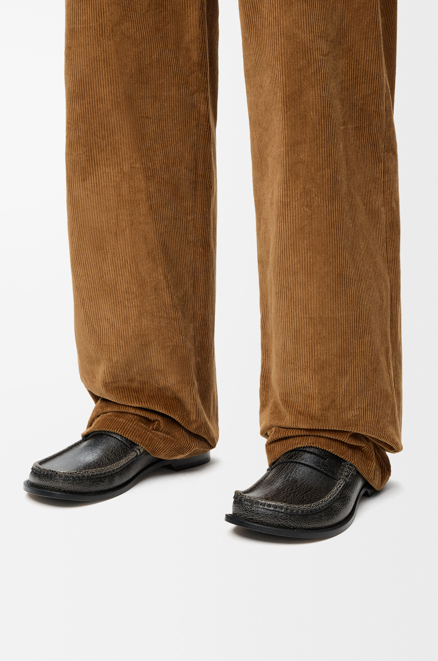 カンポ ローファー（クラックドカーフ） ブラック - LOEWE