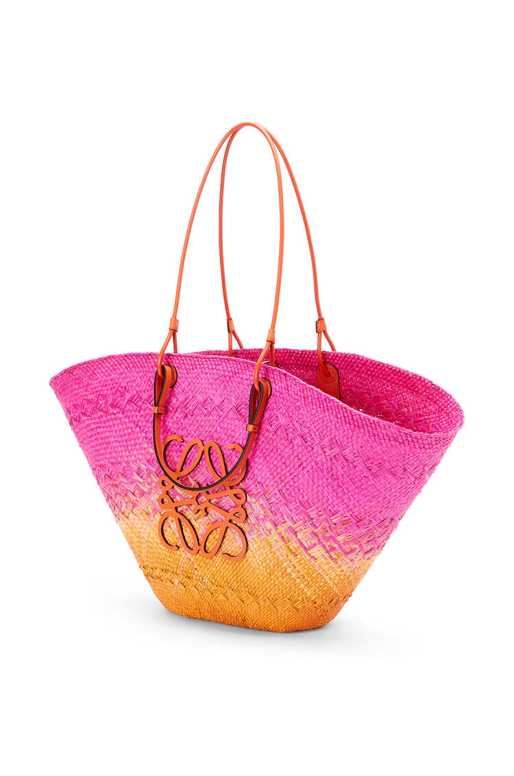 LOEWE Bolso Anagram Basket grande en palma de iraca y piel de ternera Fucsia/Naranja