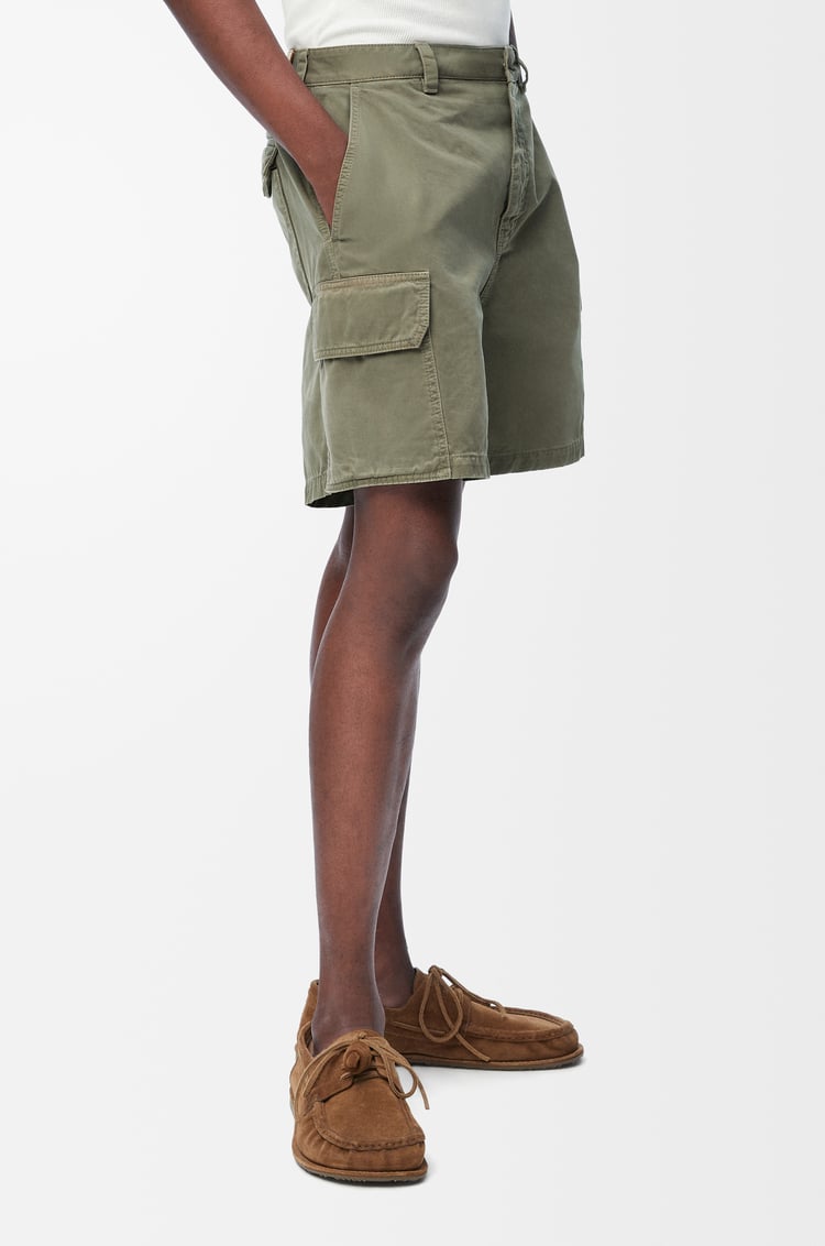 LOEWE Pantalón corto cargo en algodón Salvia