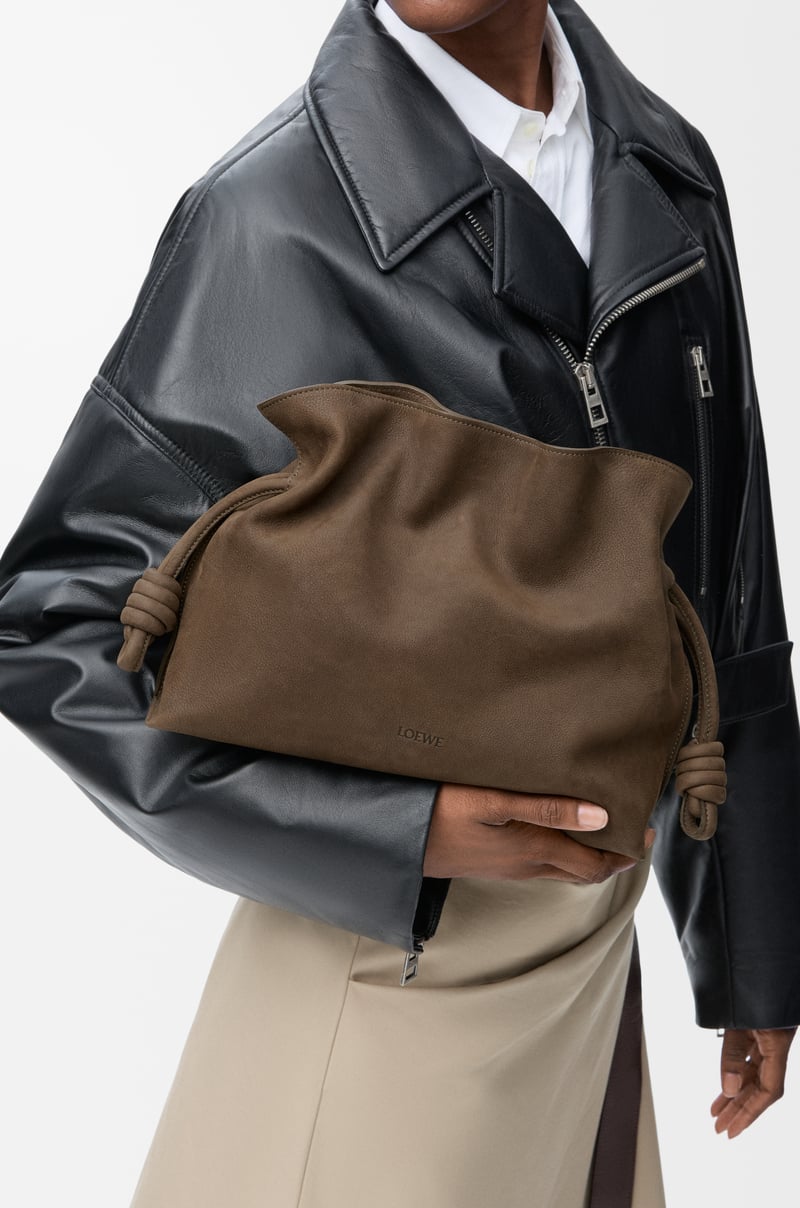 LOEWE フラメンコクラッチ ミディアム（グレインヌバック） ツンドラ