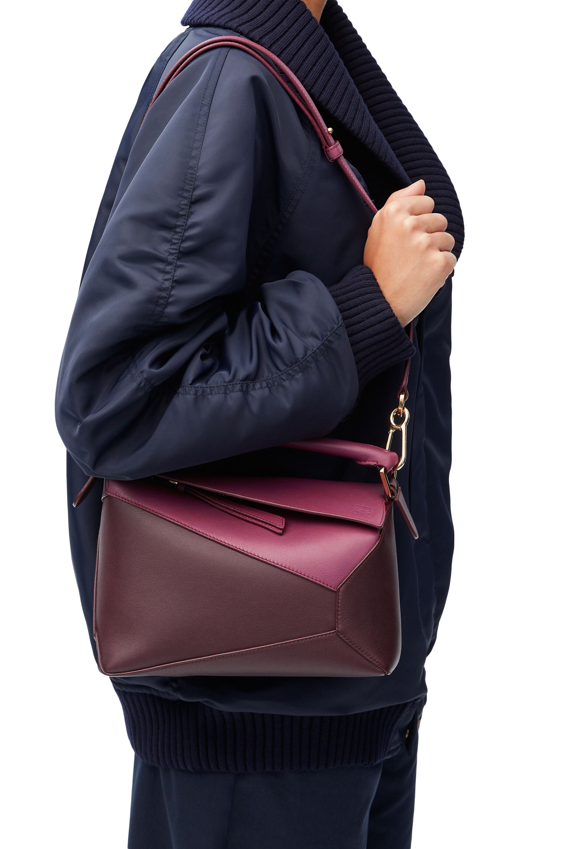Bolso Puzzle pequeño en piel de ternera Carmesí/Burdeos Oscuro - LOEWE