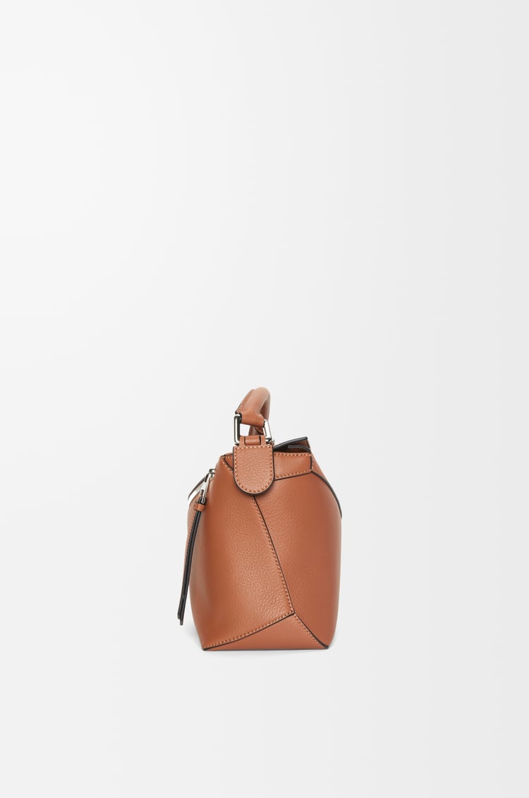 LOEWE Borsa Puzzle Edge piccola in pelle di vitello classica Tan