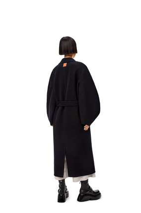 LOEWE Abrigo en lana y cashemere con cinturón y manga circular Negro plp_rd