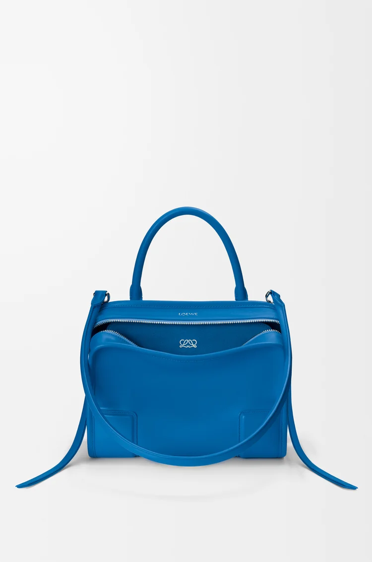 LOEWE Bolso Amazona 180 pequeño en piel de ternera suave Azur Real