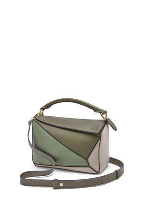 LOEWE Small Puzzle bag in classic calfskin Autumn Green/Light Oat plp_rd