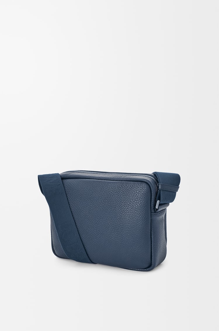 LOEWE ペブル メッセンジャーバッグ ミディアム（サプルグレインカーフ） インディゴダイ