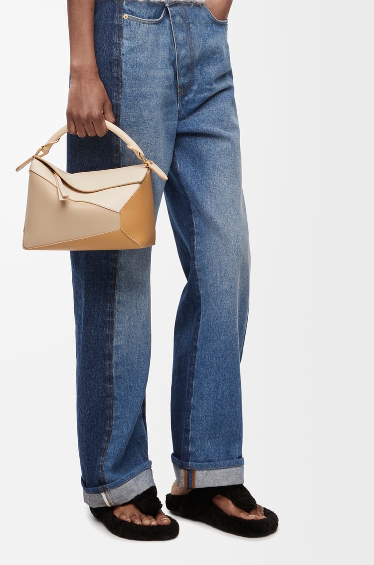 LOEWE Bolso Puzzle pequeño en piel de ternera Angora/Beige Empolvado/Dorado