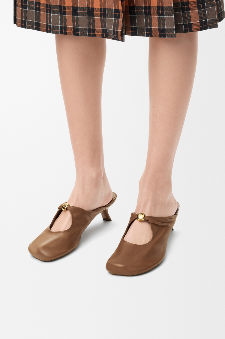 LOEWE ペブル ソフト ミュール（ナパラム） オーク