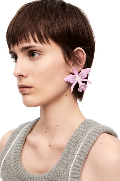 LOEWE Maruja Mallo orchid clip earring in varnished metal 粉紅色/銀色 plp_rd