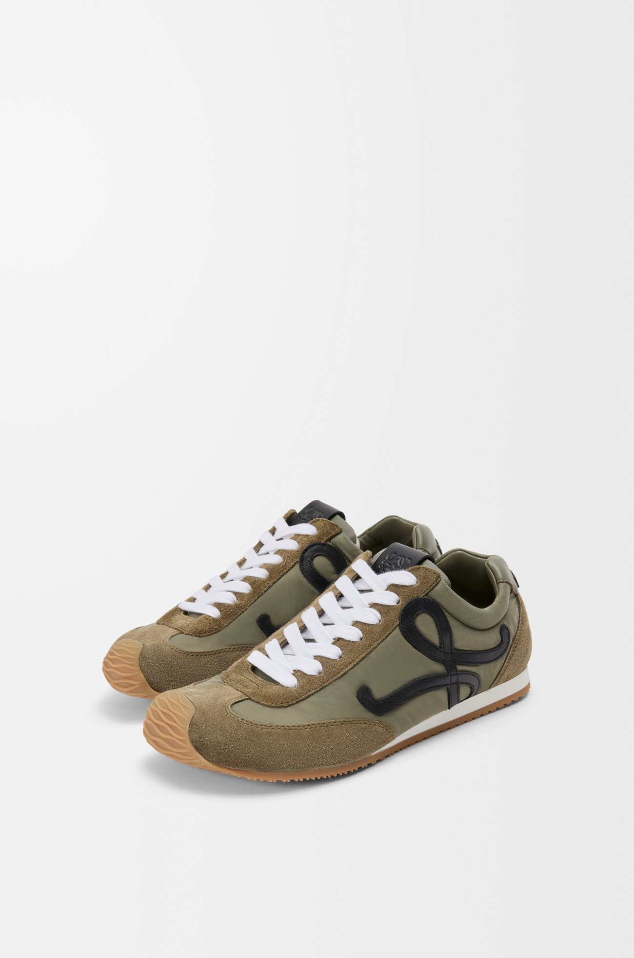 LOEWE バレエランナー 2.0（ナイロン&カーフ） ライトカーキ/ブラック/ホワイト