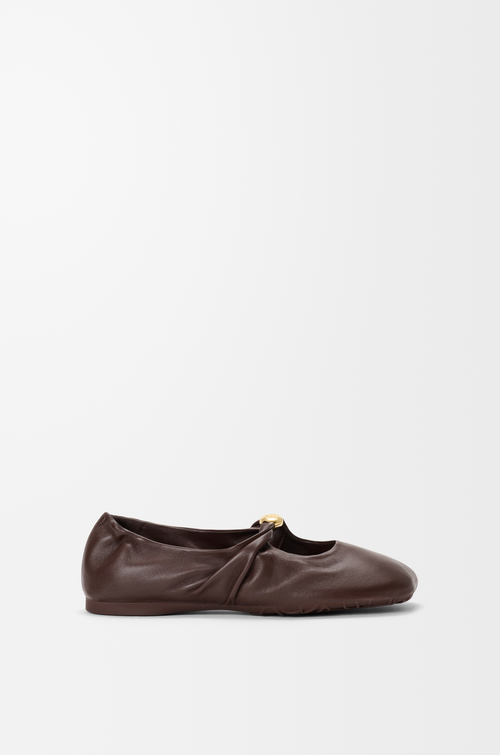 LOEWE Bailarina Pebble Soft en piel napa de cordero Brownie