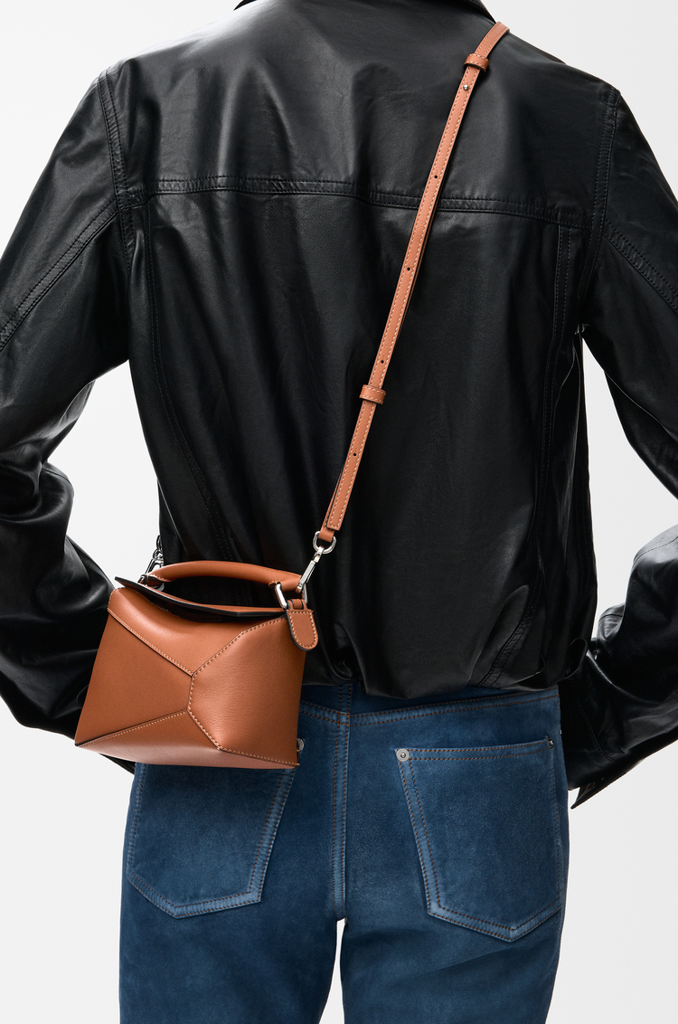 LOEWE Mini sac Puzzle Edge en cuir de veau classique Tan