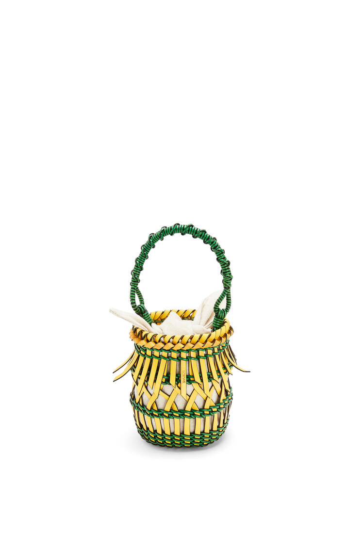 LOEWE Bolso Fringes Bucket pequeño en piel de ternera con flecos Amarillo/Verde pdp_rd