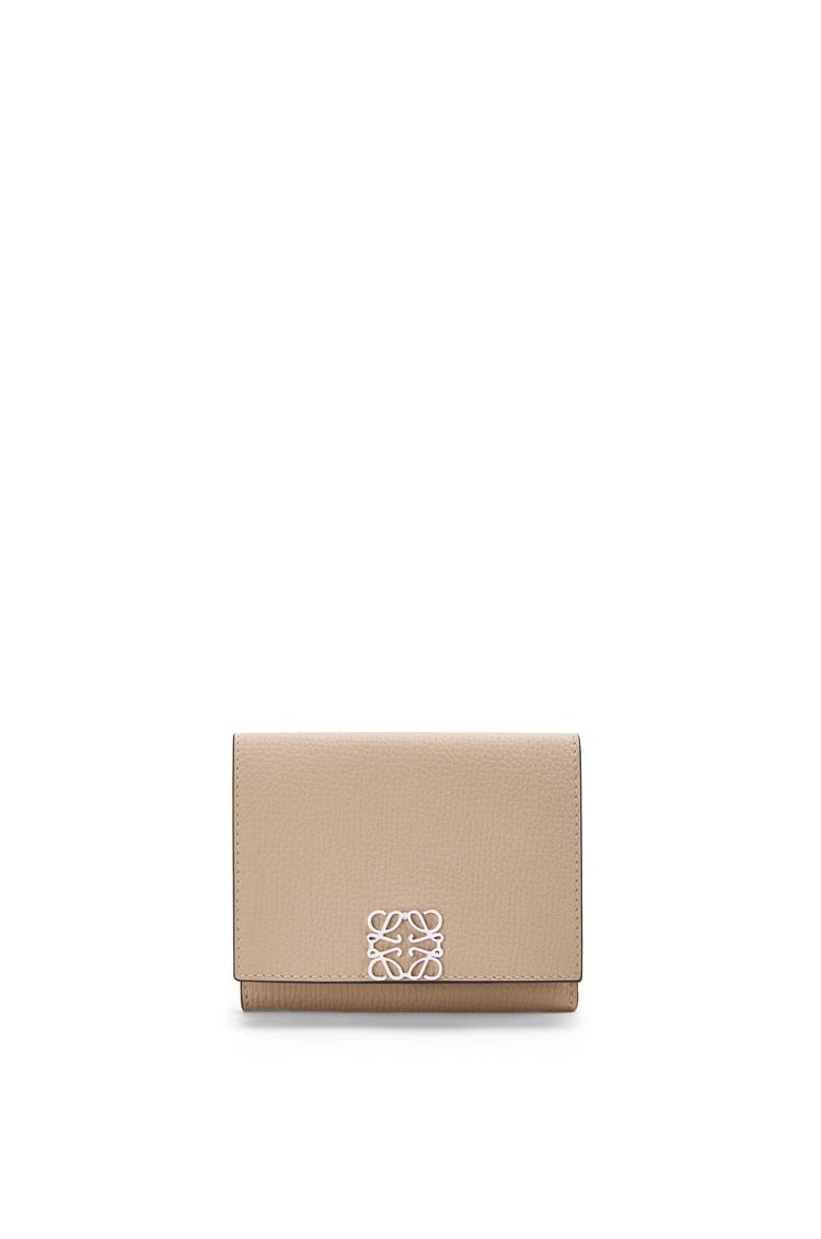 LOEWE 鹅卵石纹牛皮革 Anagram 三折钱包 沙色